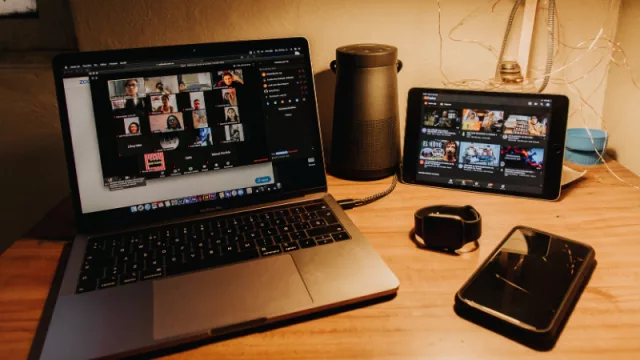 A dónde hay que mirar durante una video-entrevista