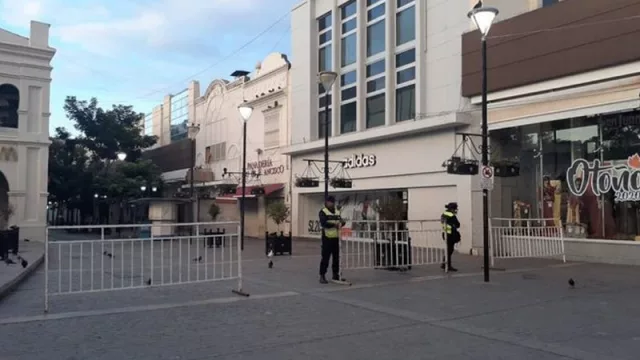 Mientras esperan que se levante la cuarentena, el comercio salteño se las arregla para no dejar de trabajar