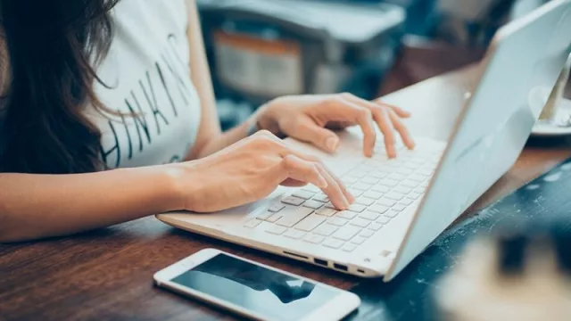 La UCASAL brindó una serie de recomendaciones para quienes trabajan o estudian online