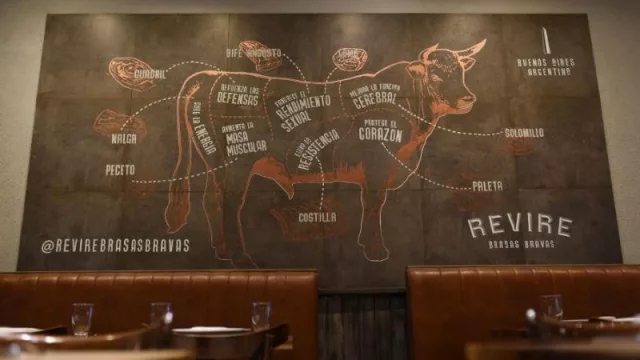 Revire Brasas Bravas, la parrilla en plena calle Corrientes que propone una experiencia gourmet