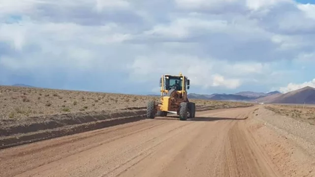 Empresas mineras trabajan en conjunto con Vialidad en el mantenimiento de rutas en la Puna