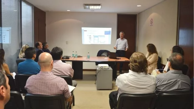 El exministro Ibarra capacitó a funcionarios del Gobierno de Bettina Romero 