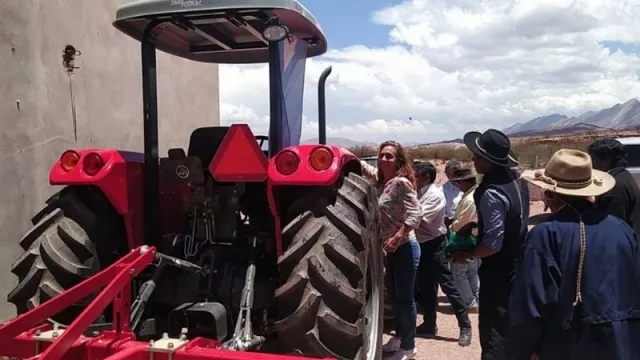 Productores de los Valles calchaquíes recibieron maquinaria de trabajo