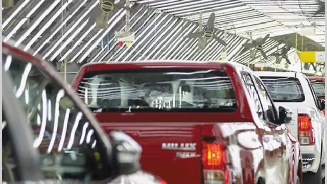 La industria automotriz cayó al nivel de 2004