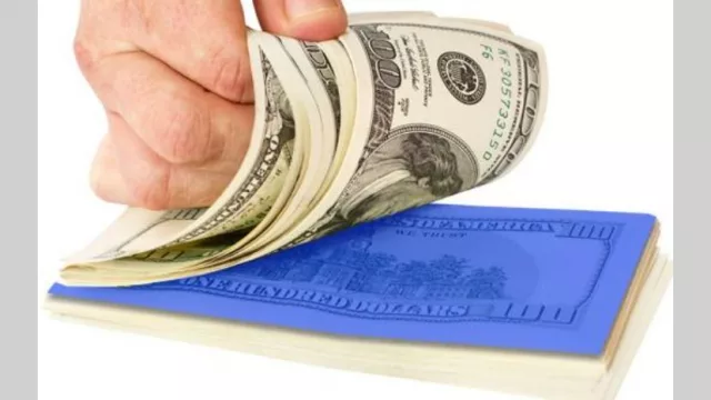 Dólar turista: con el recargo del 30% esperan que se recaliente el blue