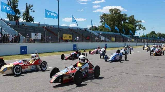 "Desafío Eco YPF": Presentaron un auto eléctrico diseñado en Neuquén
