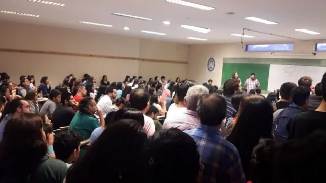 Alumnos y docentes: ¿cuál es el conflicto de la carrera de veterinaria?