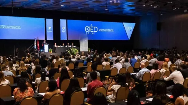 Conclusiones del Congreso Internacional en UCASAL: “Lo único que no existe en la educación a distancia, son las distancias”