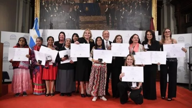 Ana Lía Parodi, editora de IN Salta, fue distinguida en la entrega de los premios Lola Mora