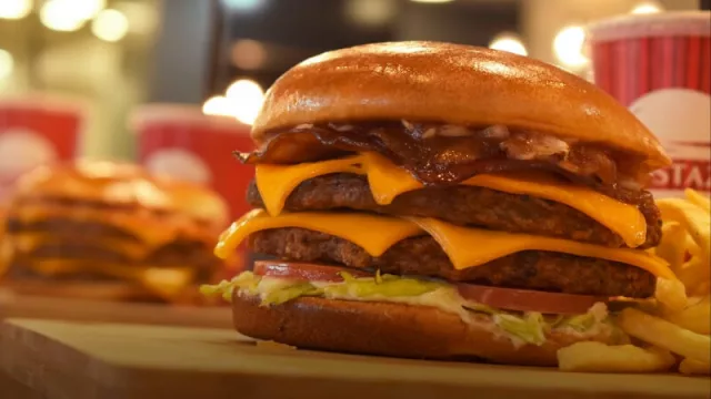 Mostaza apuesta fuerte en pleno centro: abrirá una sucursal en la esquina del ex Club 32 