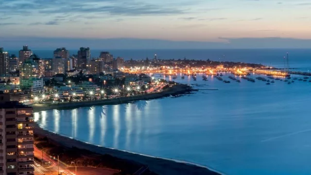 Éxodo de argentinos (crecen las consultas por casas y colegios privados en Uruguay)