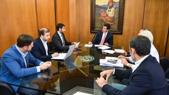 Con la mira puesta en mantener el equilibrio financiero, Urtubey se reunió con su equipo económico