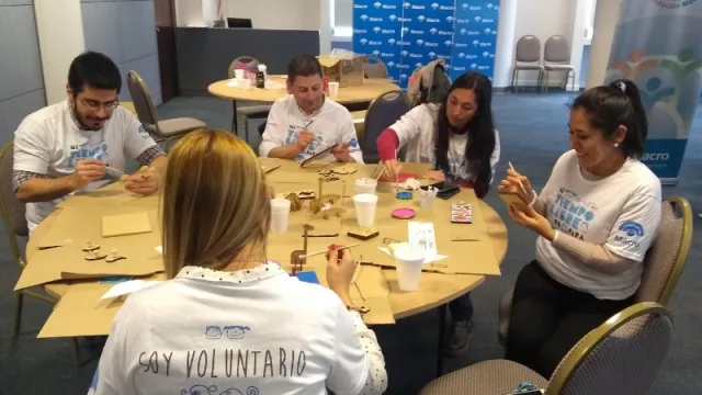 Trabajadores del Banco Macro fueron voluntarios en una celebración del Día del Niño