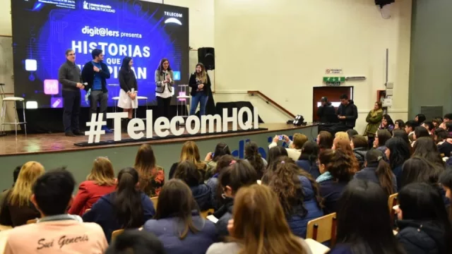Más de 400 jóvenes salteños participaron del ciclo “Historias que Inspiran” de Telecom