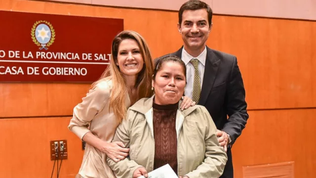 Urtubey entregó 150 microcréditos y pidió “mirar la economía desde otro lugar que no sea la especulación financiera”