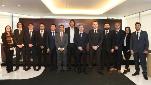 Diez estudiantes argentinos, entre ellos un salteño, partieron a China por una beca de Huawei