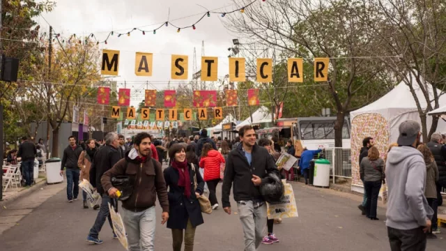 Vuelve la feria gastronómica Masticar (mercado, puestos de comida y clases de cocina)