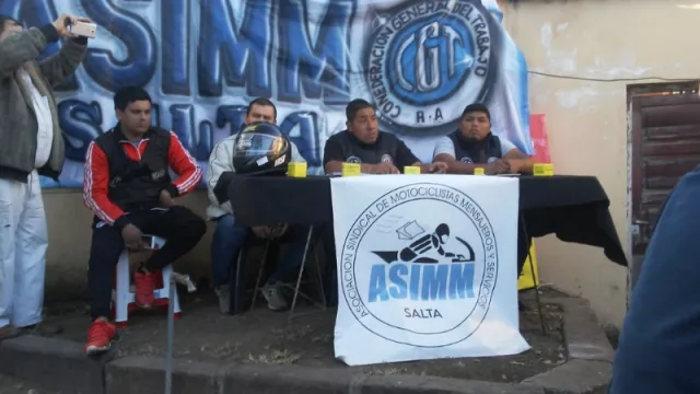 Cadetes salteños, en plan de lucha y reclamos contra las empresas Glovo y PedidosYa!