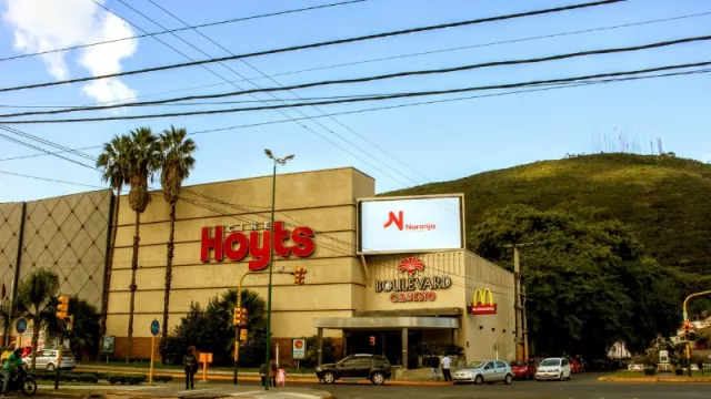 Con luz propia: LED Salta, el sistema que suma tecnología y calidad a la publicidad callejera