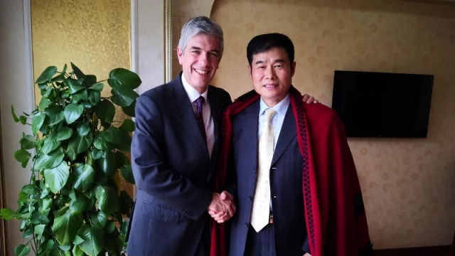 El rector de la UCASAL inició su gira por China con la firma de convenios de cooperación