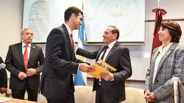 De alumno a rector: asumió Víctor Claros en la UNSa