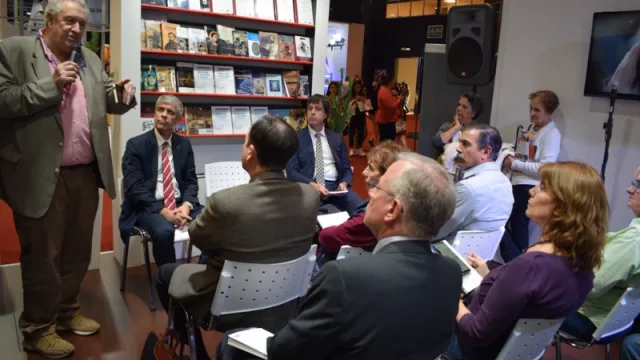 UCASAL presente en la Feria del Libro: este año se celebran los primeros 30 años de Educación a Distancia