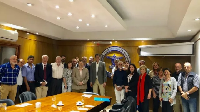 Acercamiento del Gobierno a las cámaras empresarias para analizar los alcances de la crisis