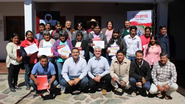 Emprendedores turísticos de los Valles Calchaquíes recibieron cheques para desarrollar sus proyectos