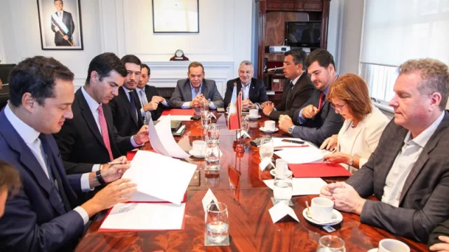 ¿Será la solución para los bagayeros en Orán? Ahora se les permitirá ser “microimportadores”