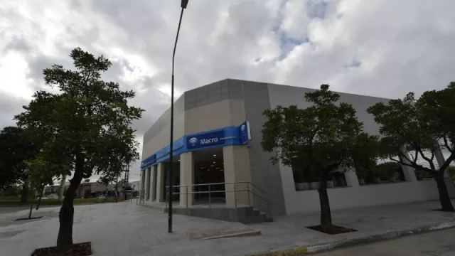 Banco Macro abrió una nueva sucursal en barrio Grand Bourg, junto a la Casa de Gobierno