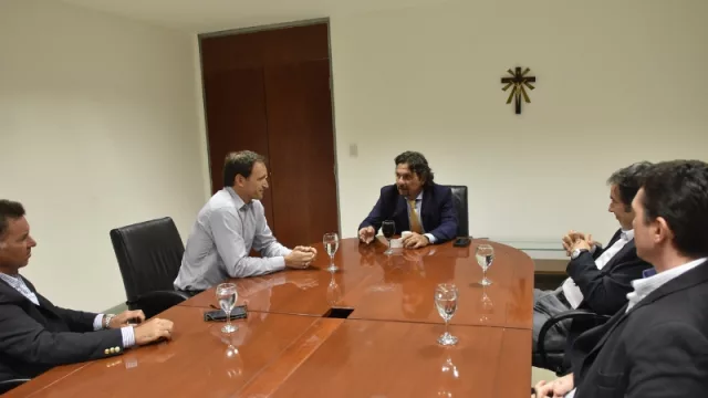 El intendente Sáenz y el presidente de Cerámica Alberdi analizaron la situación de la planta de Salta