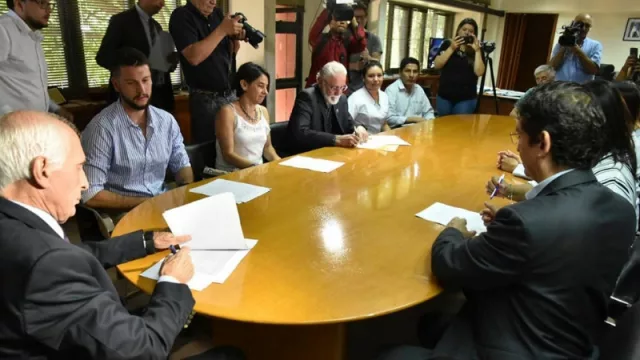 Canasta escolar: precios congelados en varios comercios locales