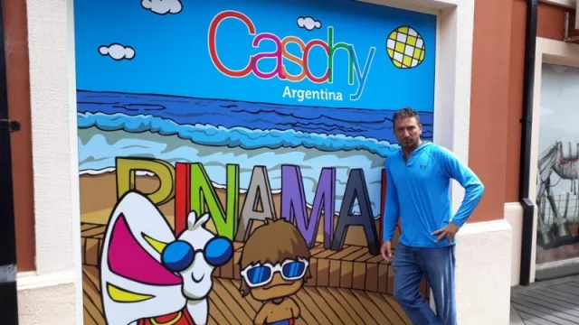 ¡Caschy está imparable y ya se instaló en Pinamar!
