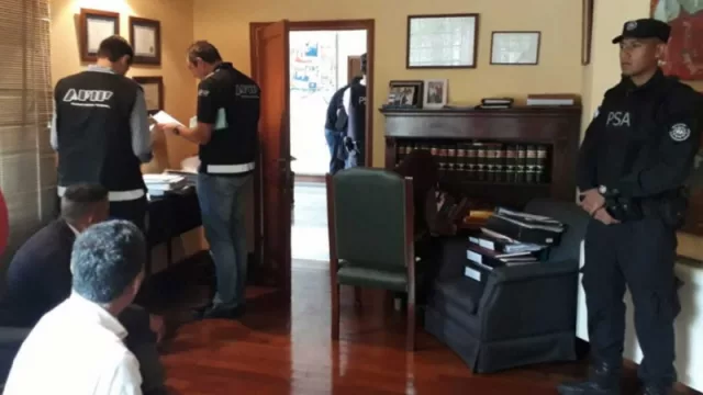 Información oficial: escándalo por evasión fiscal que involucra a contratistas del Estado