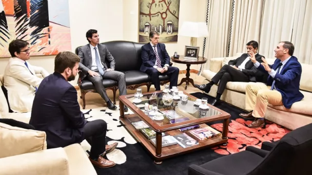 Para frenar la crisis en el norte, Urtubey recibió a autoridades de Refinor y le prometieron preservar a los trabajadores