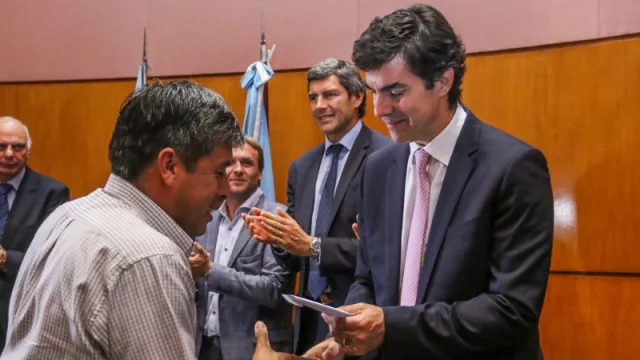 Urtubey entregó créditos: “Buscamos que tengan oportunidad de desarrollo y crecimiento”