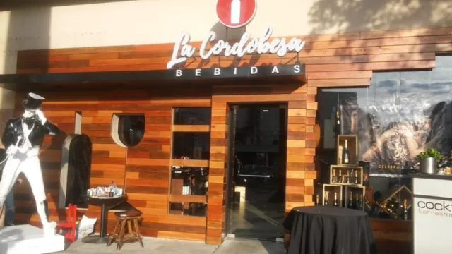 La Cordobesa abrió su local de bebidas en el Shopping, con un evento centrado en Johnnie Walker