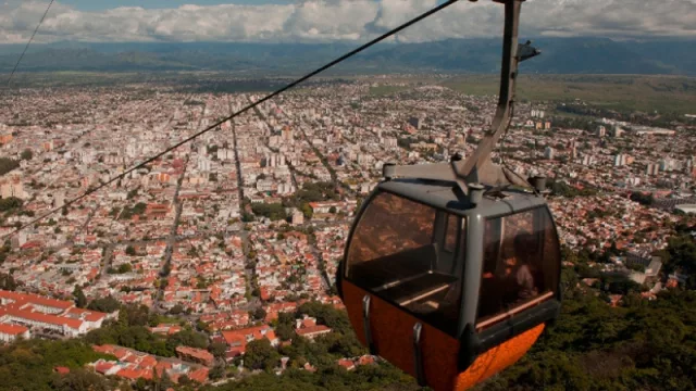 El Gobierno analiza proyectos internacionales para ampliar la capacidad y el recorrido del Teleférico San Bernardo