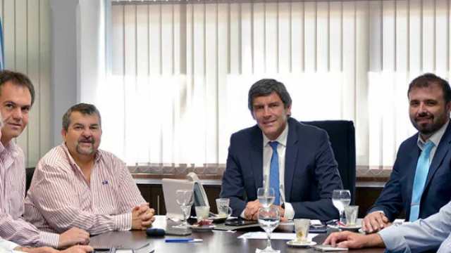 El Gobierno y la Cámara buscan soluciones para ayudar al comercio en medio de la crisis