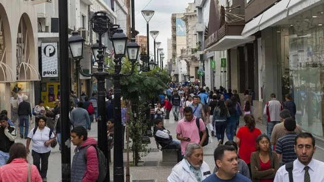 Pese al Milagro, mañana el comercio abrirá medio día para tratar de impulsar las ventas