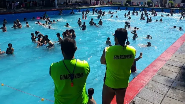 ¿Querés trabajar en el verano? Podés inscribirte para ser guardavidas en los balnearios municipales