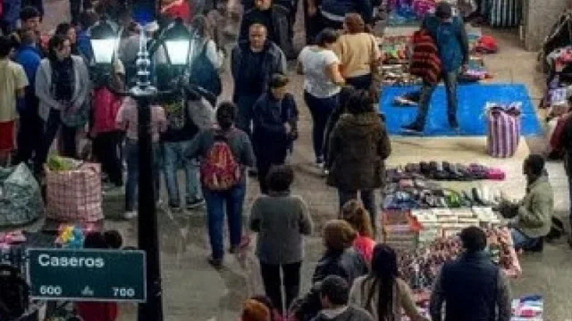 Con cuestionamientos a diputados, sigue la polémica entre el Comercio y los manteros