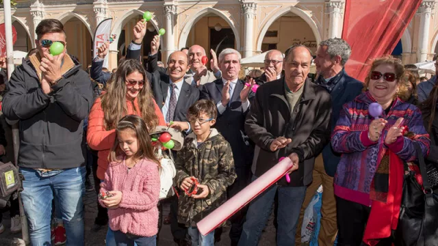 Una fiesta en Plaza 9 de Julio para recibir a los primeros turistas de la temporada invernal