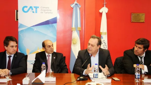 Santos se reunió con operadores receptivos en la sede la CAT
