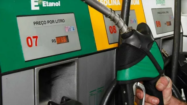 Pese a la oposición de cañeros y diputados, ya rige el nuevo precio del etanol