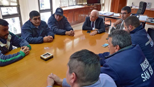 Los trabajadores del ingenio San Isidro marcharon a Salta y fueron recibidos por el Ministro de Gobierno