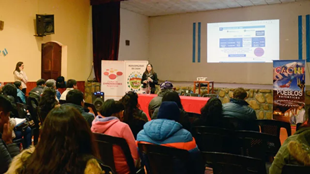 Emprendedores y operadores turísticos de Cachi se capacitaron en Marketing Digital