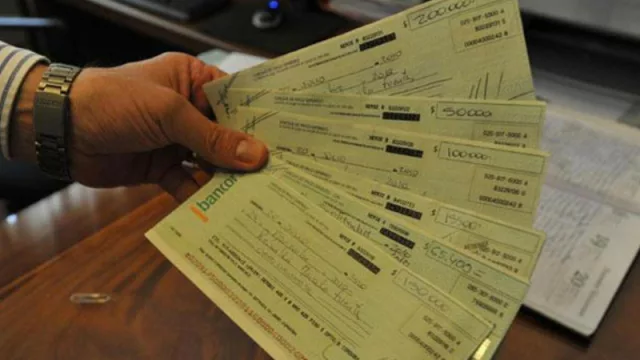 Cheques “voladores”: ¿Cómo hacer para saber si alguien tiene cheques rechazados?
