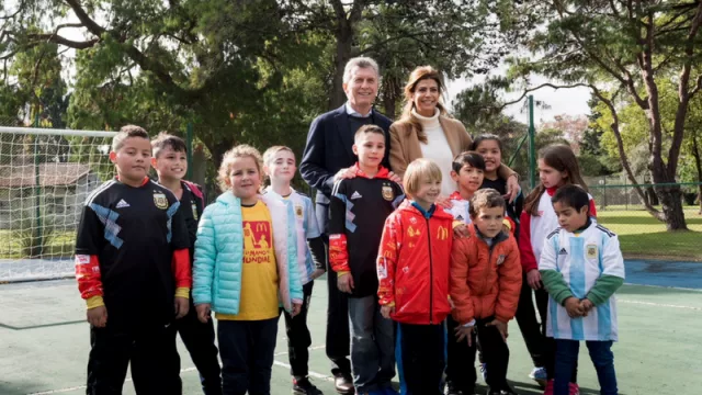 Los 11 chicos que entraron a la cancha con la selección argentina se reunieron con Macri