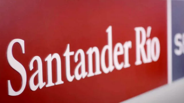 Multaron con 50 mil pesos al Banco Santander Río por no respetar los tiempos de espera